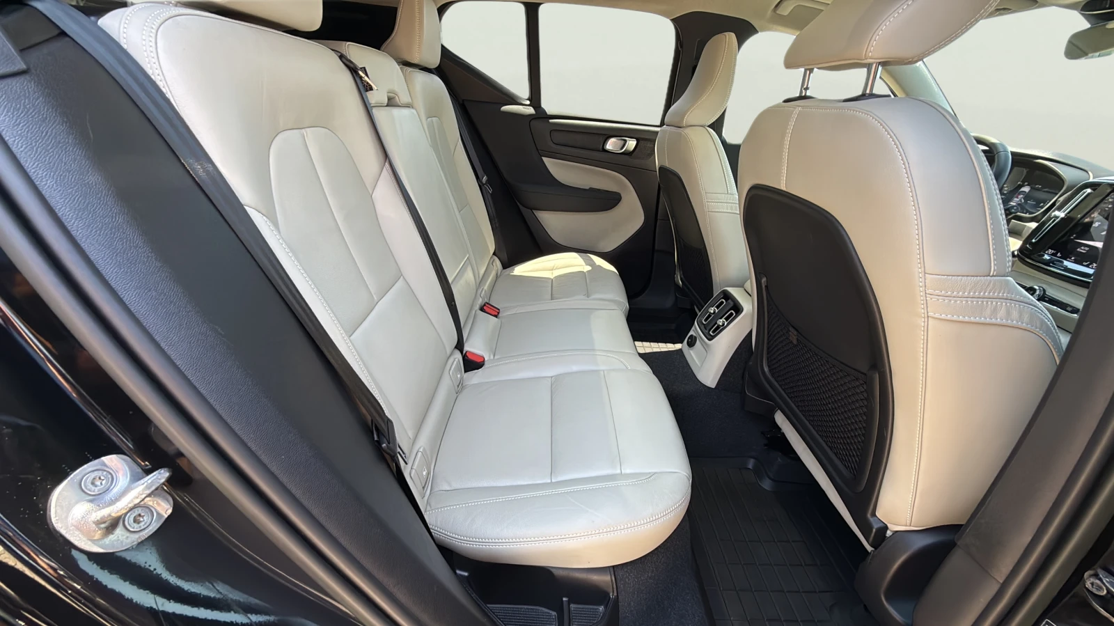Volvo XC40 1.5 T5 Phev, снимка 13 - Автомобили и джипове - 55658493
