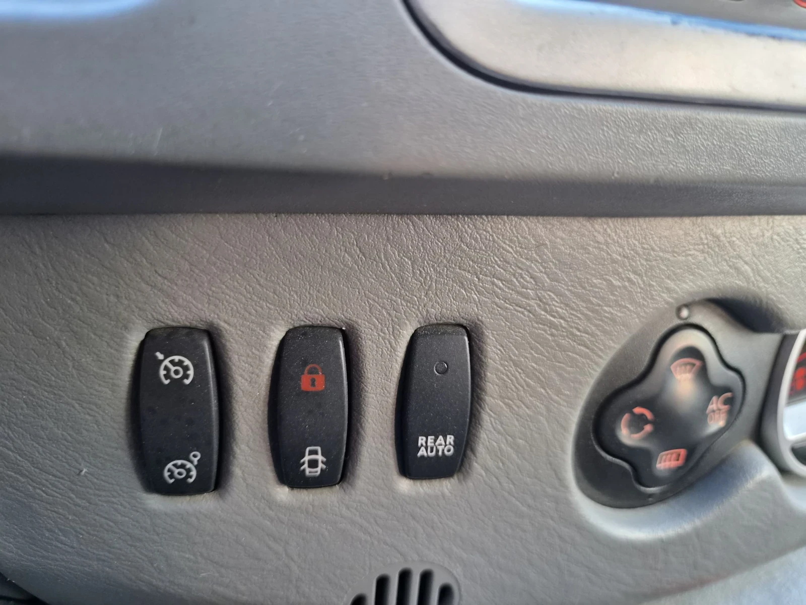 Renault Trafic 9места макси 2.0dci климатроник НОВ НОВ, снимка 14 - Бусове и автобуси - 54568785