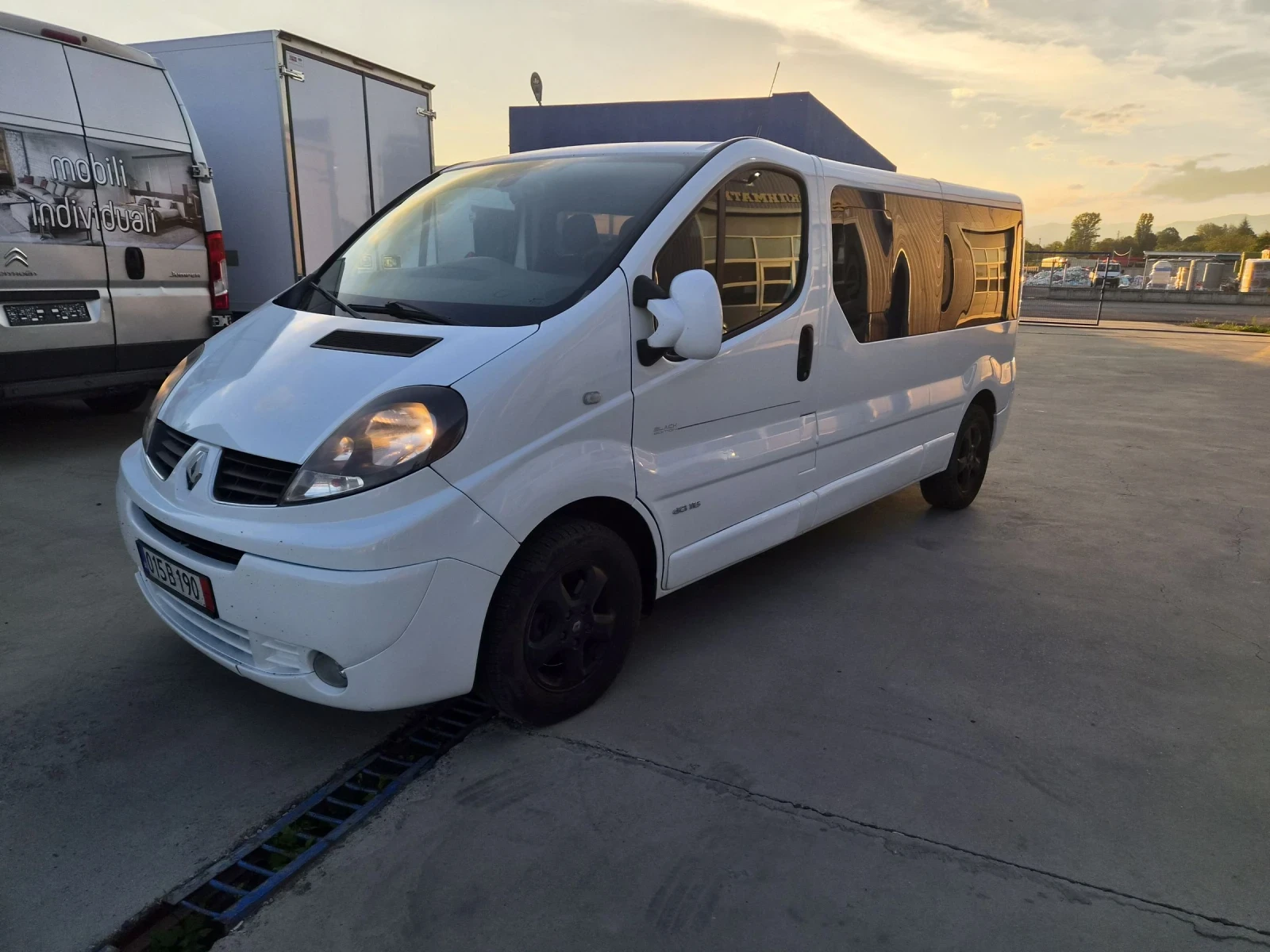 Renault Trafic 9места макси 2.0dci климатроник НОВ НОВ