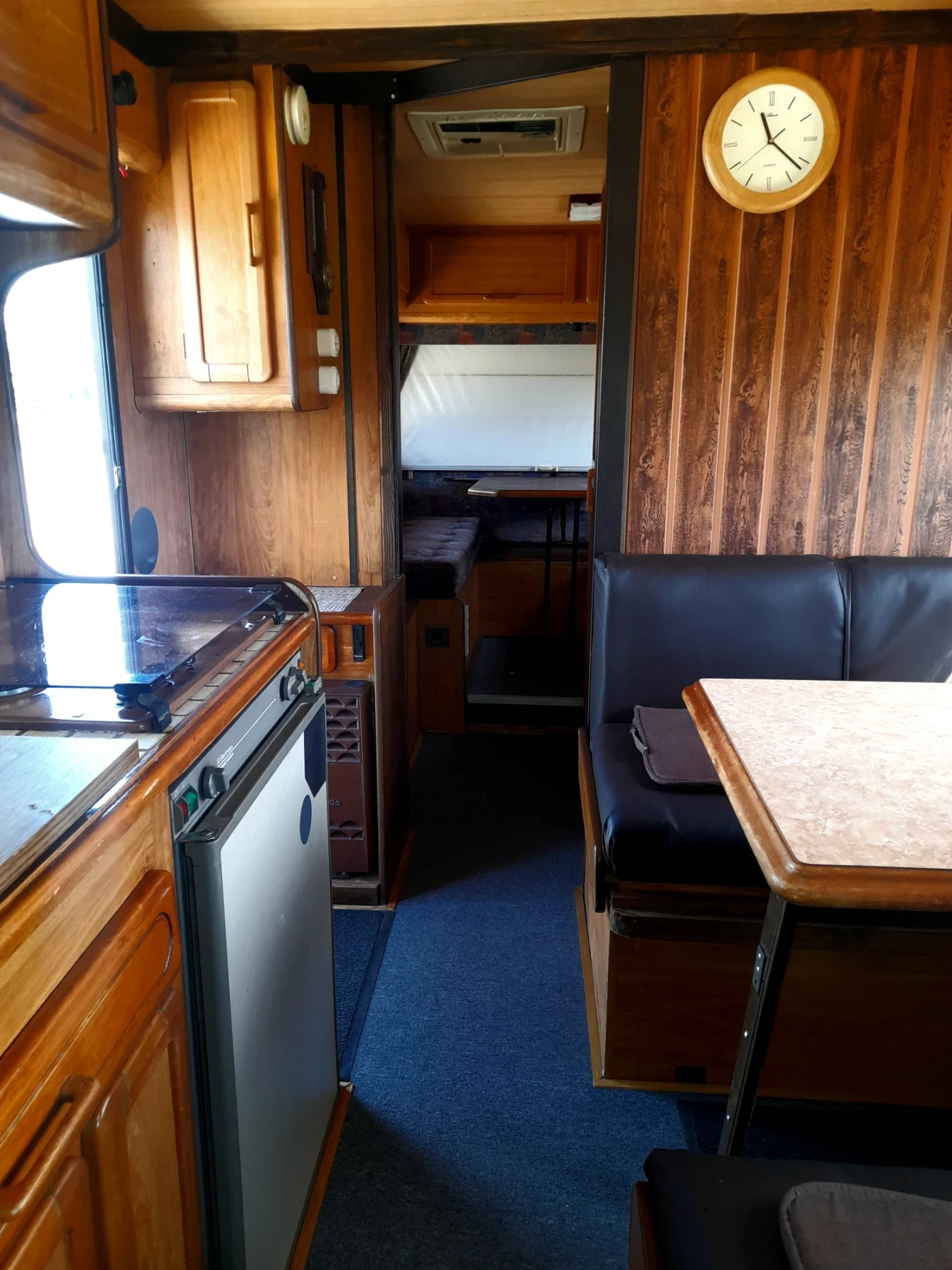 Кемпер Peugeot 2.5 TURBO, КЛИМА, СОЛАР, TV, снимка 11 - Каравани и кемпери - 54310955