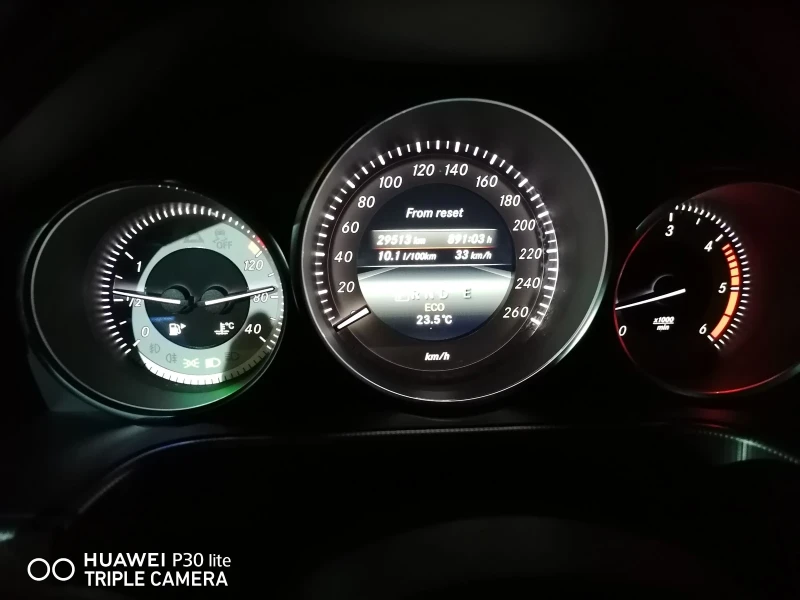 Mercedes-Benz E 350 4-Matic Bluetec, снимка 7 - Автомобили и джипове - 52448679