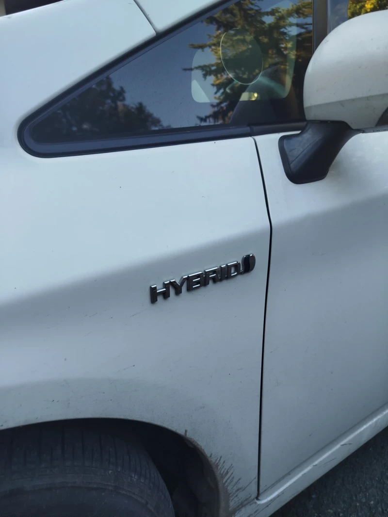 Toyota Prius 1.8 ГАЗ БЕНЗИН, снимка 8 - Автомобили и джипове - 52437427