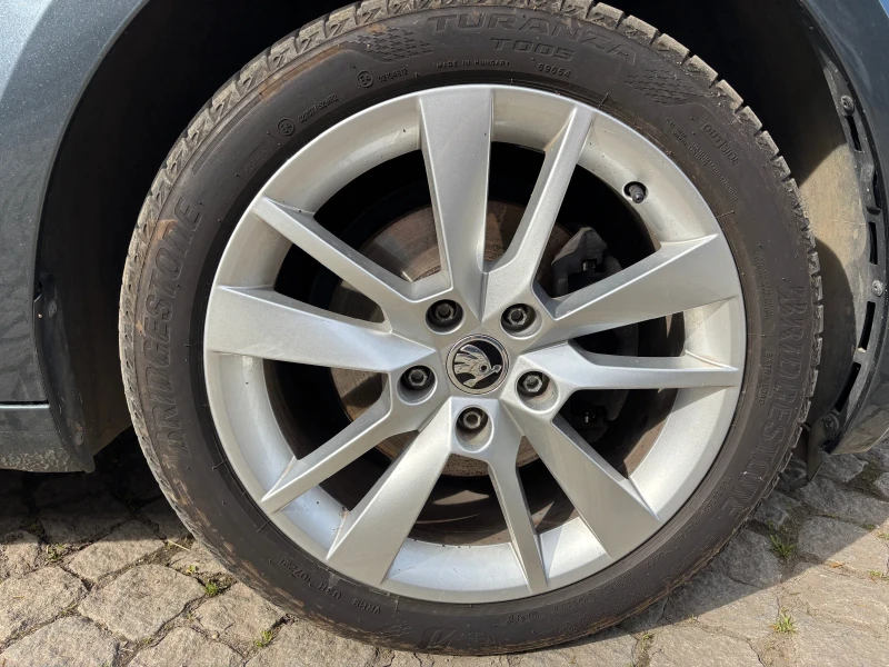 Skoda Octavia 1.5 G-tec ПЪРВИ СОБСТВЕНИК, Пълна сервизна история, снимка 10 - Автомобили и джипове - 52555462