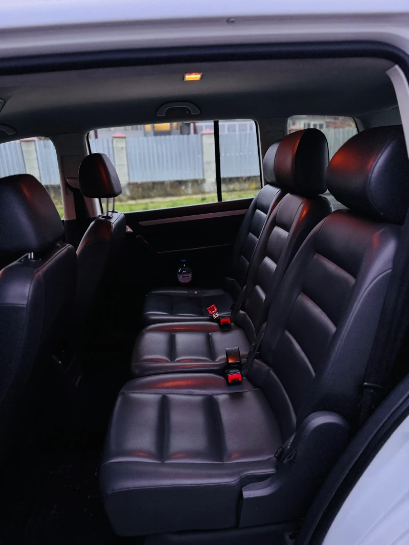 VW Touran, снимка 12 - Автомобили и джипове - 52498105