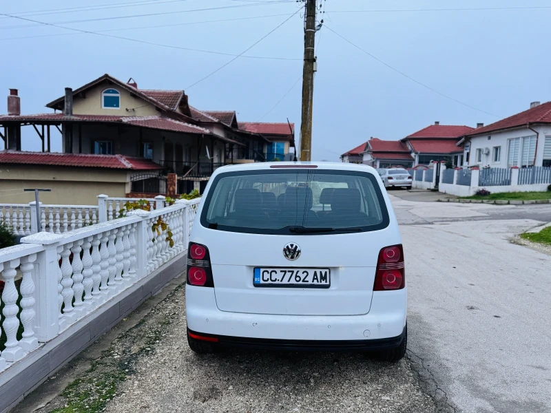 VW Touran, снимка 5 - Автомобили и джипове - 52498105