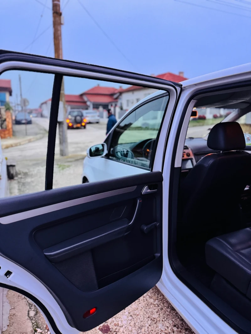 VW Touran, снимка 11 - Автомобили и джипове - 52498105