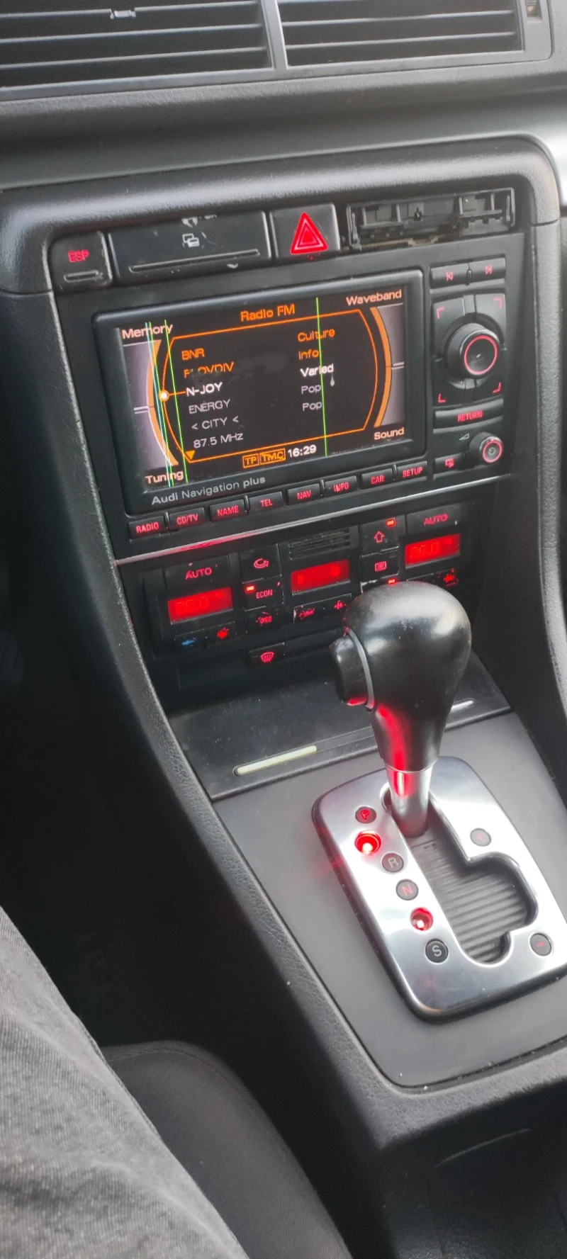 Audi A4 2.0 tdi dsg, снимка 2 - Автомобили и джипове - 52775588