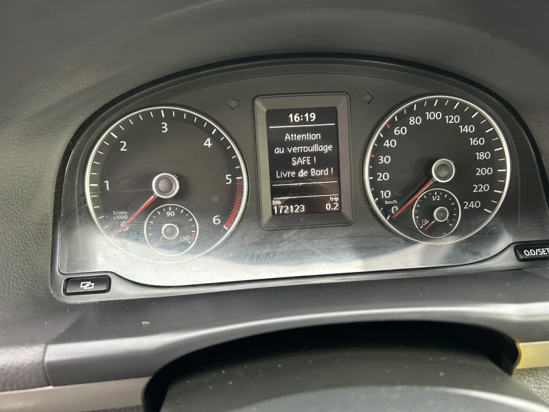 VW Touran, снимка 10 - Автомобили и джипове - 52952530