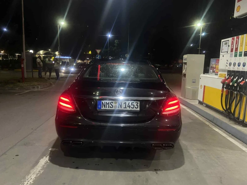 Mercedes-Benz E 220 AMG Optik NEU T?V 2027, снимка 4 - Автомобили и джипове - 53020649