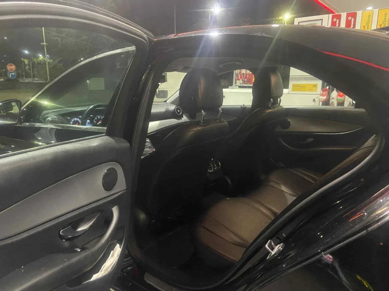 Mercedes-Benz E 220 AMG Optik NEU T?V 2027, снимка 12 - Автомобили и джипове - 53020649