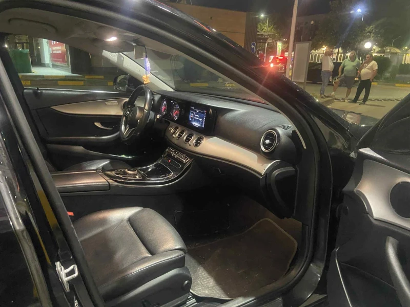 Mercedes-Benz E 220 AMG Optik NEU T?V 2027, снимка 10 - Автомобили и джипове - 53020649