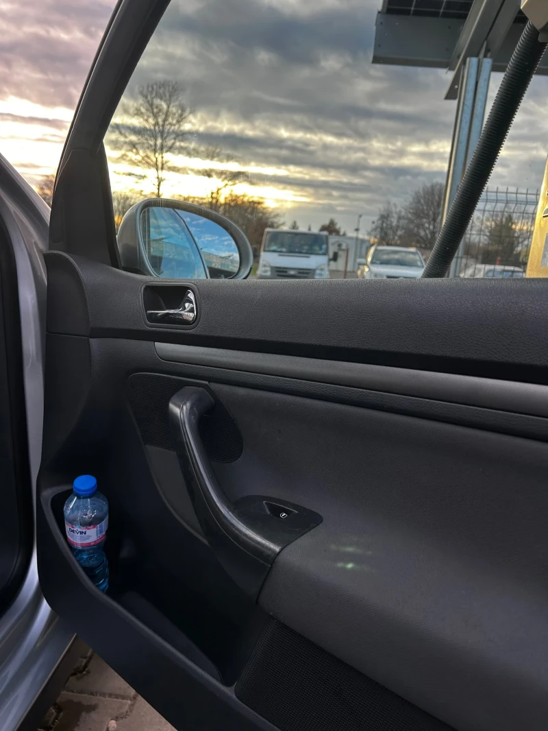 VW Golf 5, снимка 9 - Автомобили и джипове - 53045852