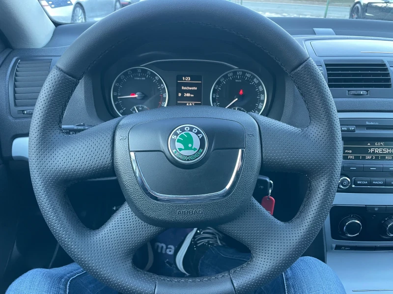 Skoda Octavia 1.6 TDi 4x4 Швейцария, снимка 13 - Автомобили и джипове - 53437988