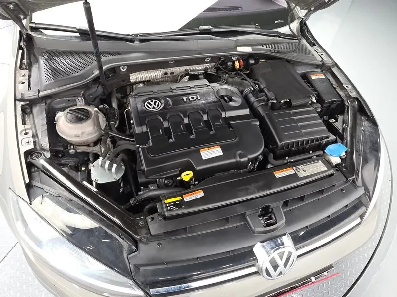VW Golf 2.0 TDI, снимка 6 - Автомобили и джипове - 54300698