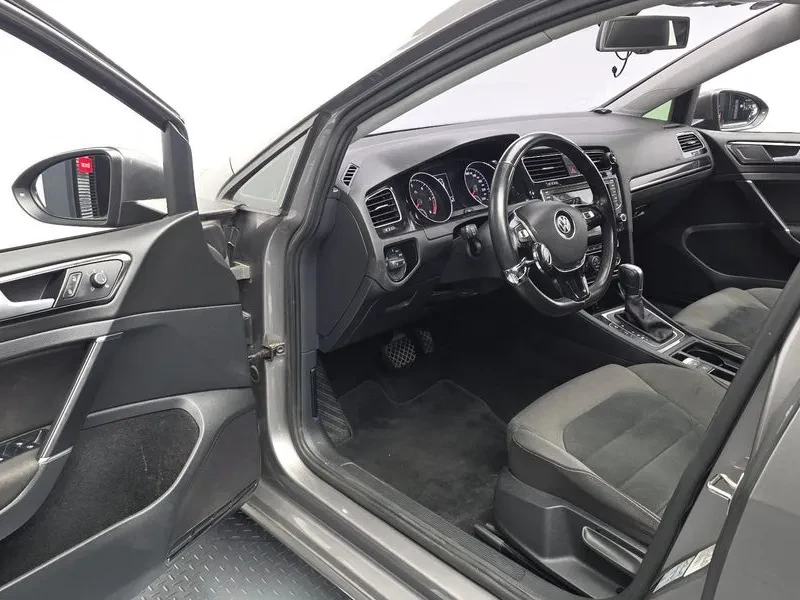 VW Golf 2.0 TDI, снимка 10 - Автомобили и джипове - 54300698