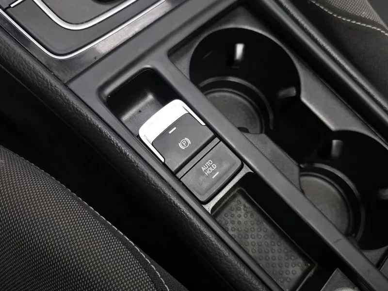 VW Golf 2.0 TDI, снимка 17 - Автомобили и джипове - 54300698