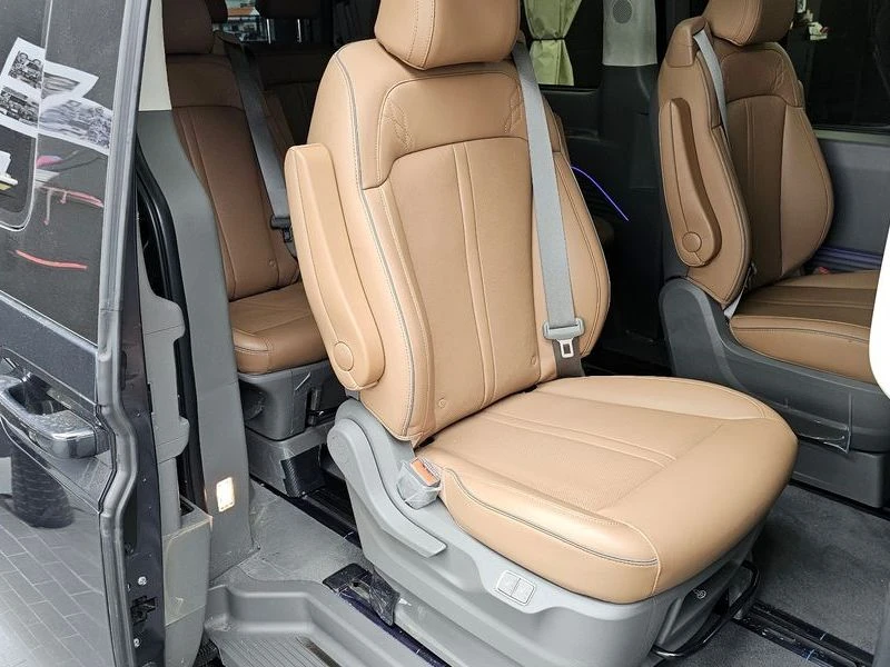 Hyundai Staria 2.2 Automatic, снимка 12 - Автомобили и джипове - 55949646