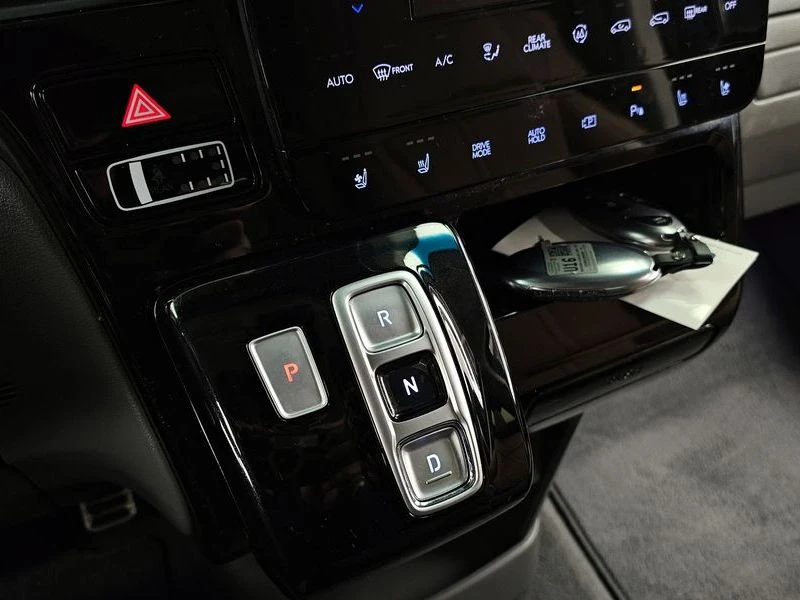 Hyundai Staria 2.2 Automatic, снимка 9 - Автомобили и джипове - 55949646