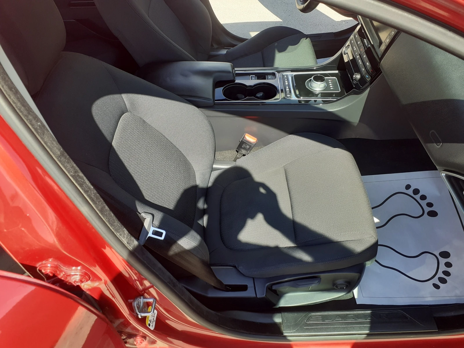 Jaguar XE 2.0d-Navi-Kamera-Euro-6B-Automat | Mobile.bg — изображение 17