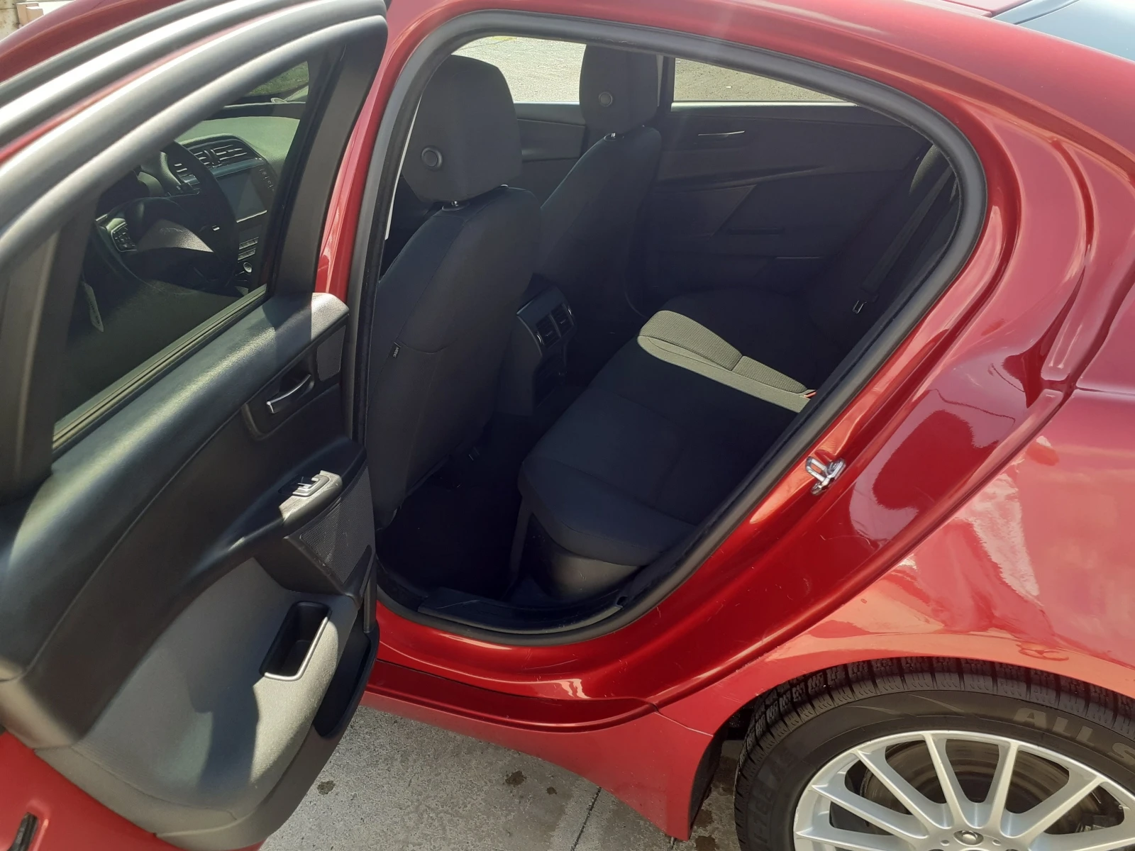 Jaguar XE 2.0d-Navi-Kamera-Euro-6B-Automat | Mobile.bg — изображение 16