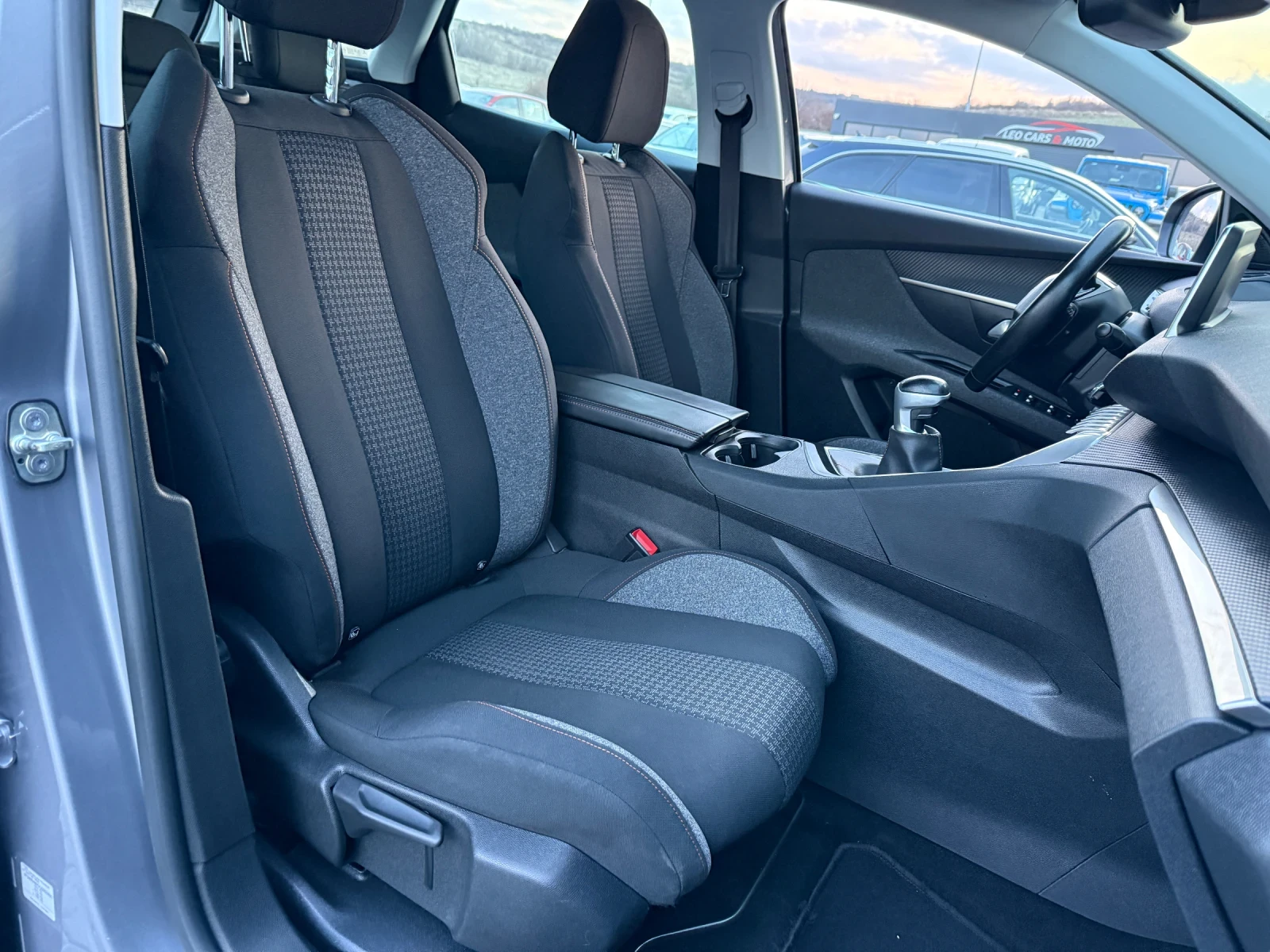 Peugeot 3008 1.2 бензин! Реални километри! ПЕРФЕКТЕН!, снимка 10 - Автомобили и джипове - 53866436