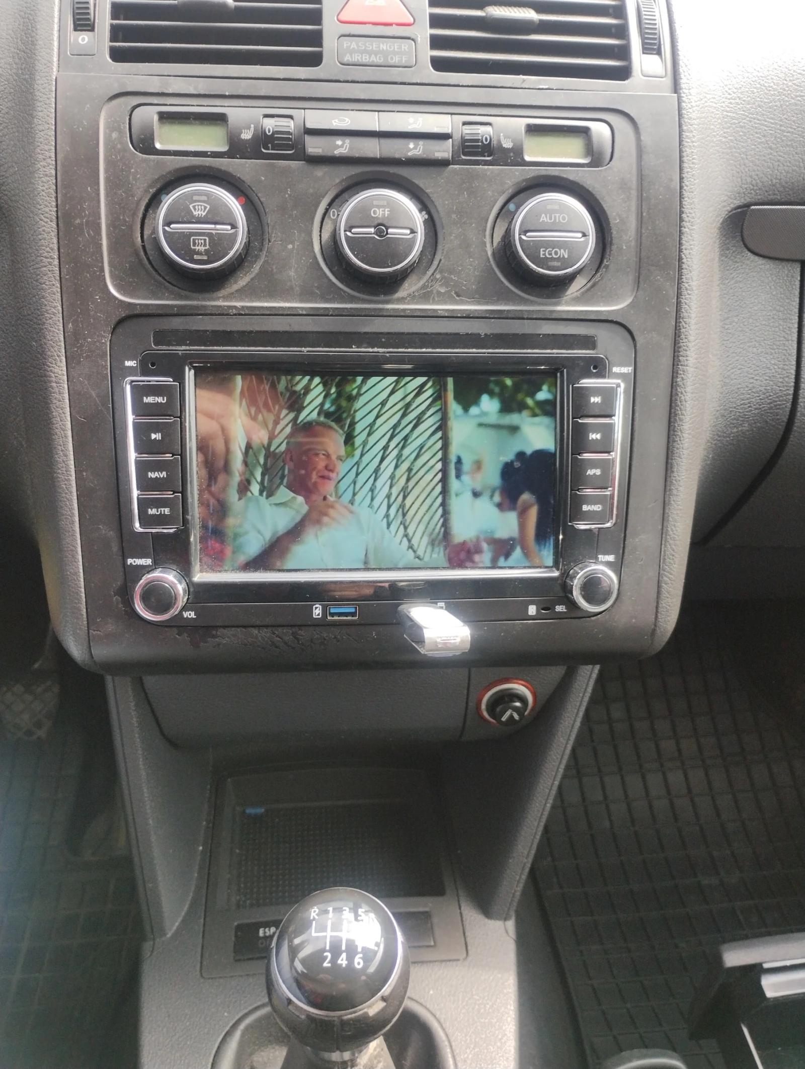 VW Touran 1.9TDI, снимка 7 - Автомобили и джипове - 54067580