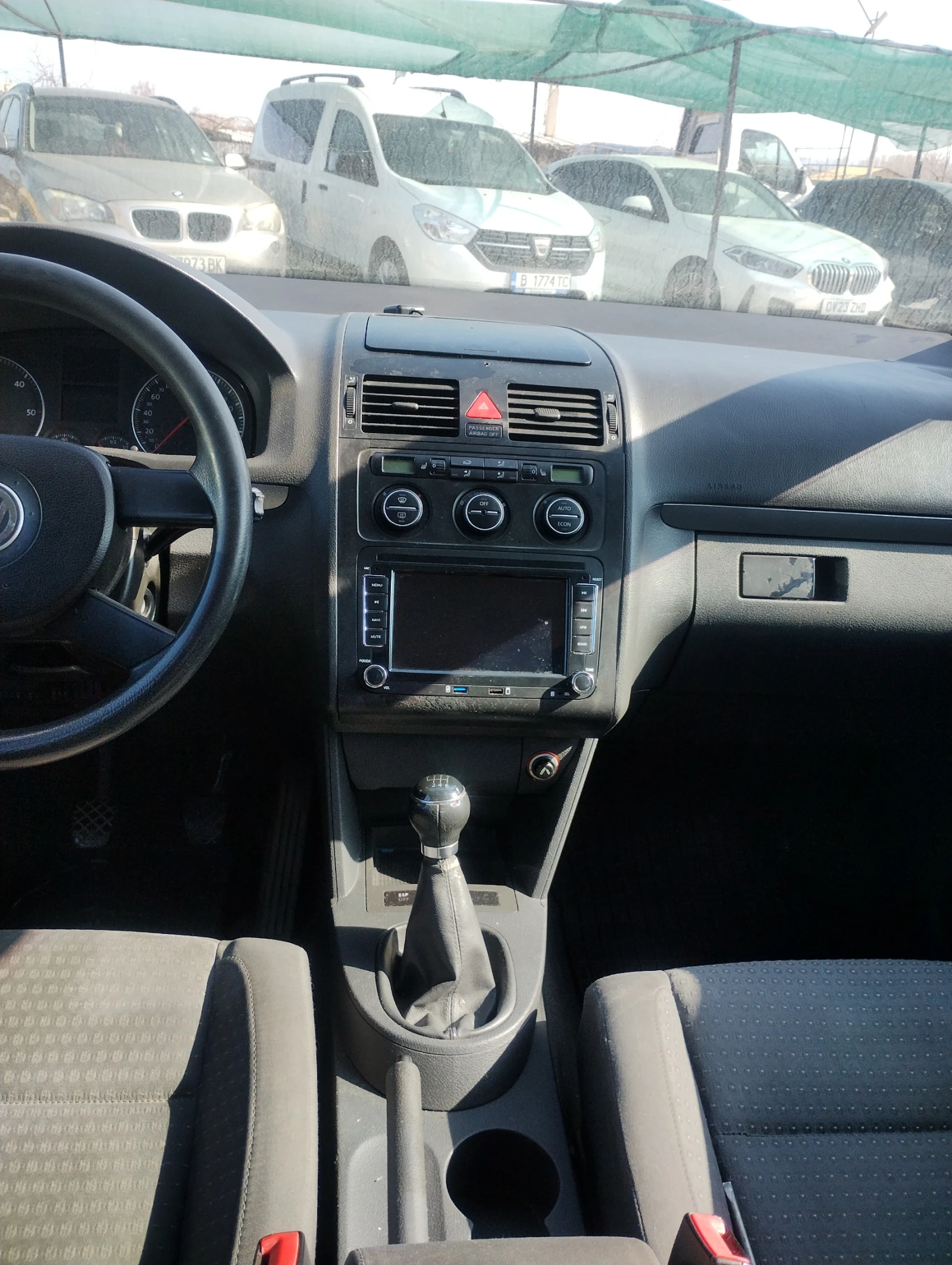 VW Touran 1.9TDI, снимка 6 - Автомобили и джипове - 54067580