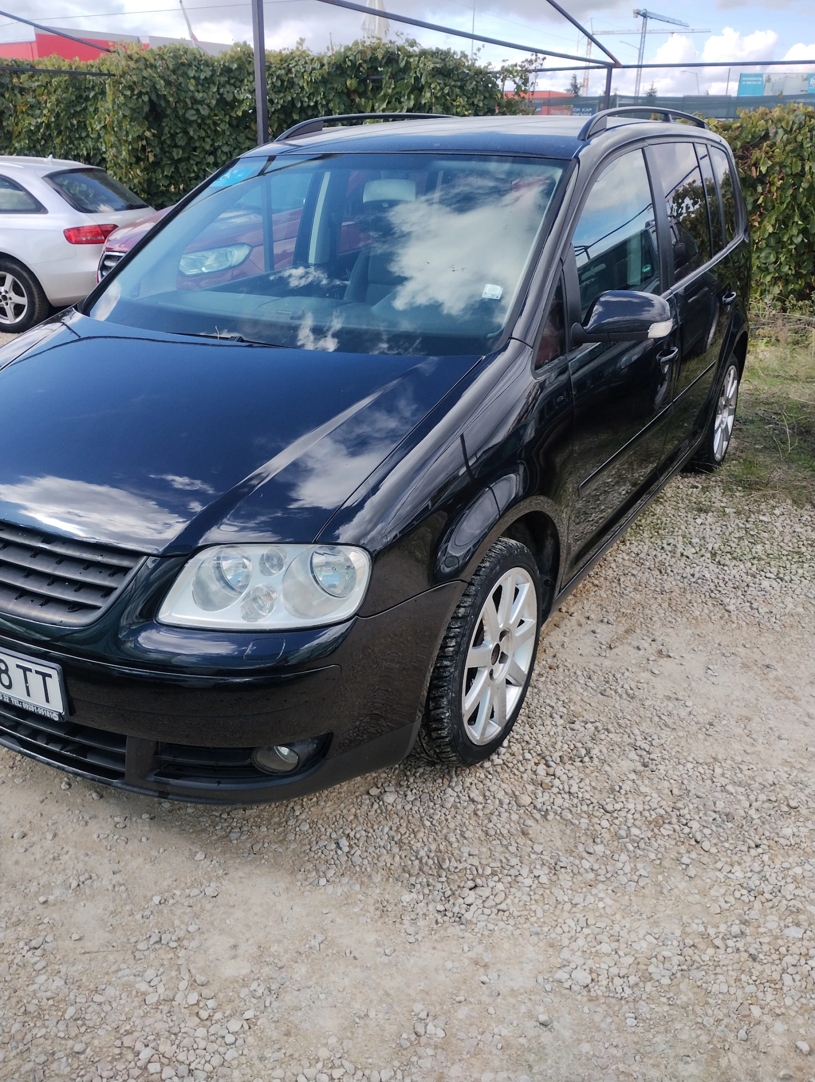 VW Touran 1.9TDI, снимка 2 - Автомобили и джипове - 54067580