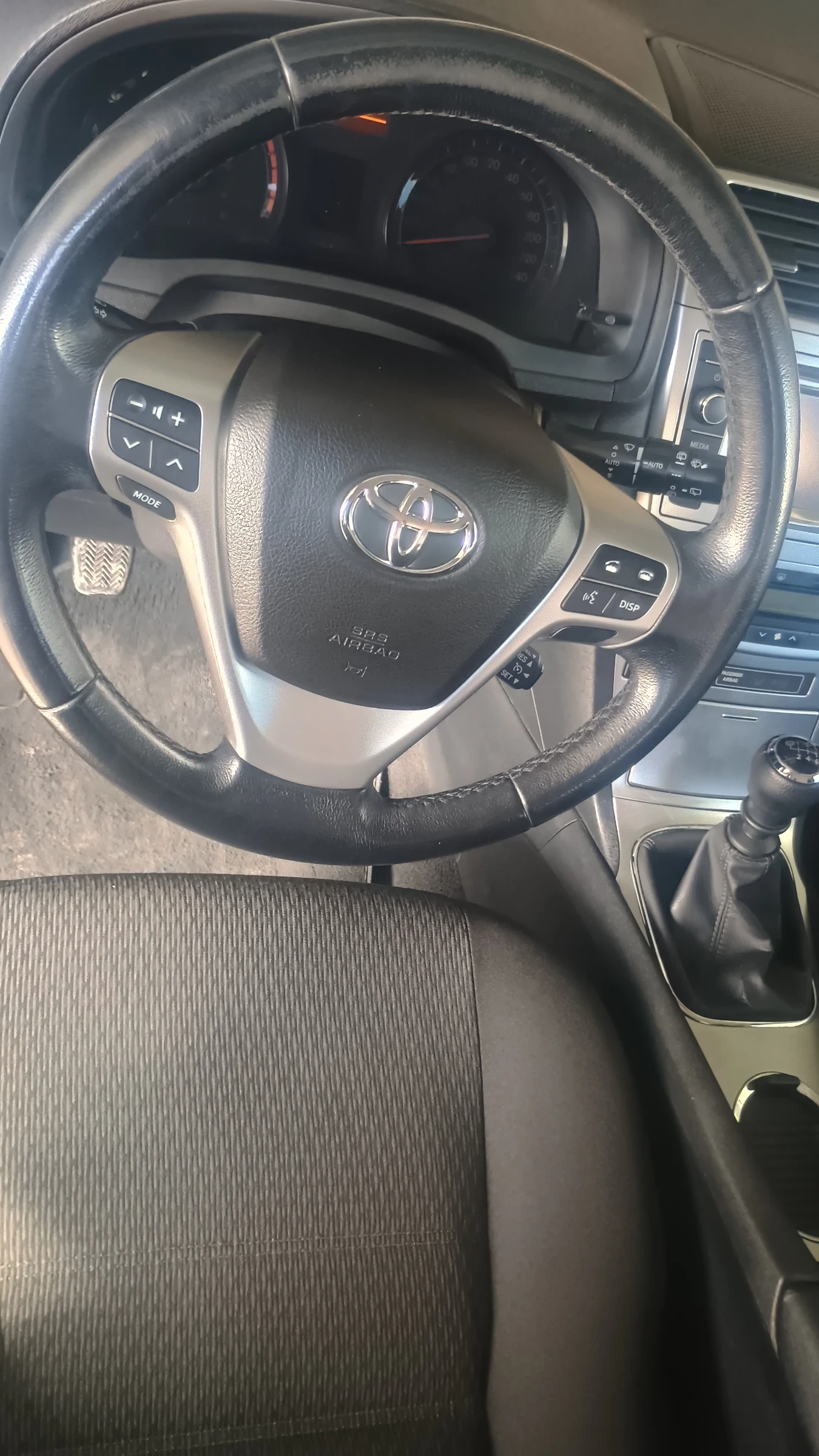 Toyota Avensis, снимка 8 - Автомобили и джипове - 54151575