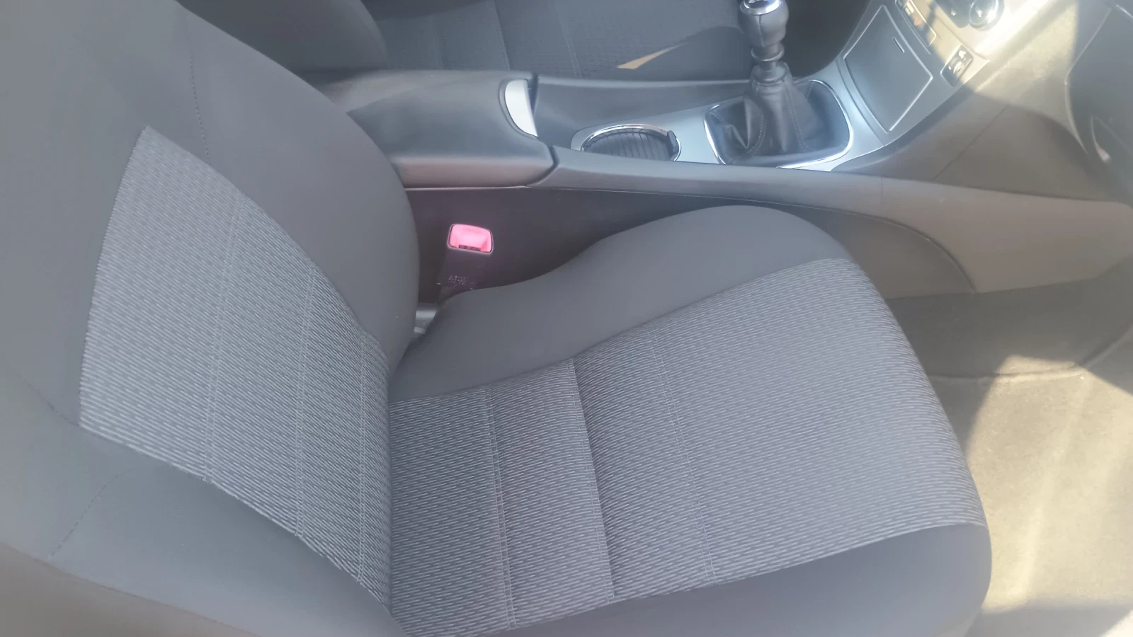 Toyota Avensis, снимка 4 - Автомобили и джипове - 54151575