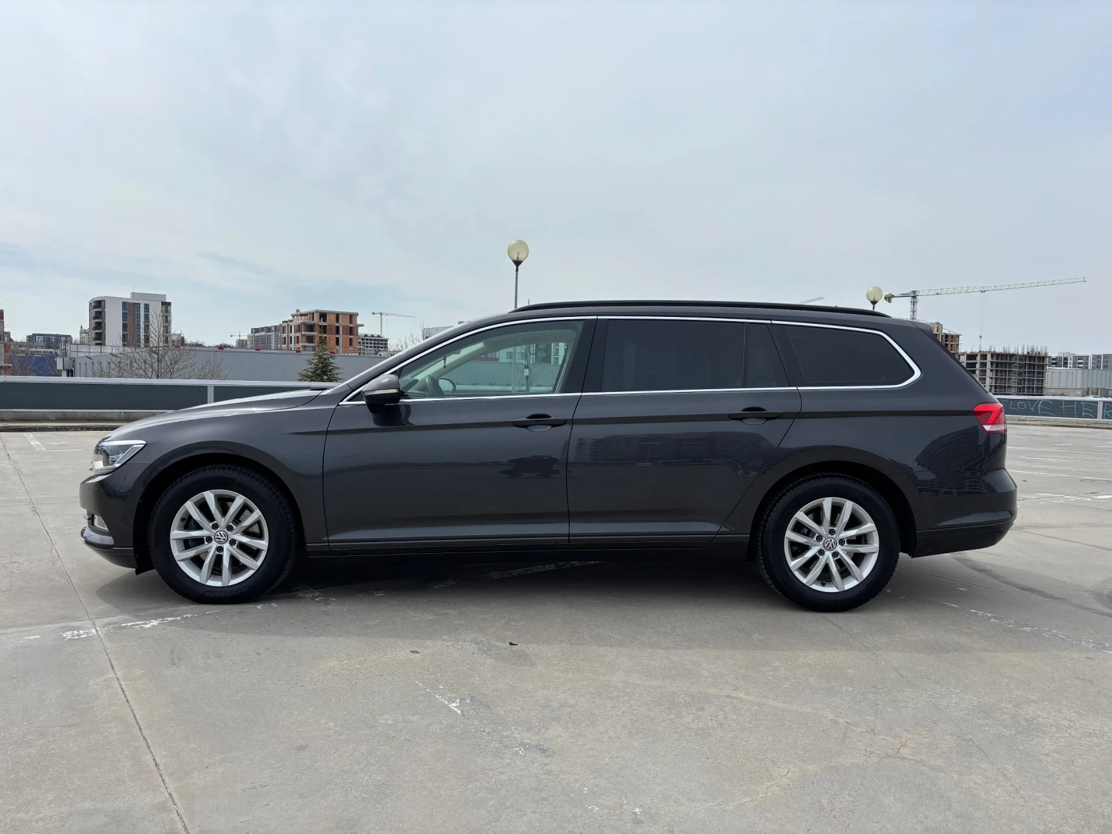 VW Passat     B8 Variant 2.0 TDI DSG   Перфектно състояние, снимка 3 - Автомобили и джипове - 54785402