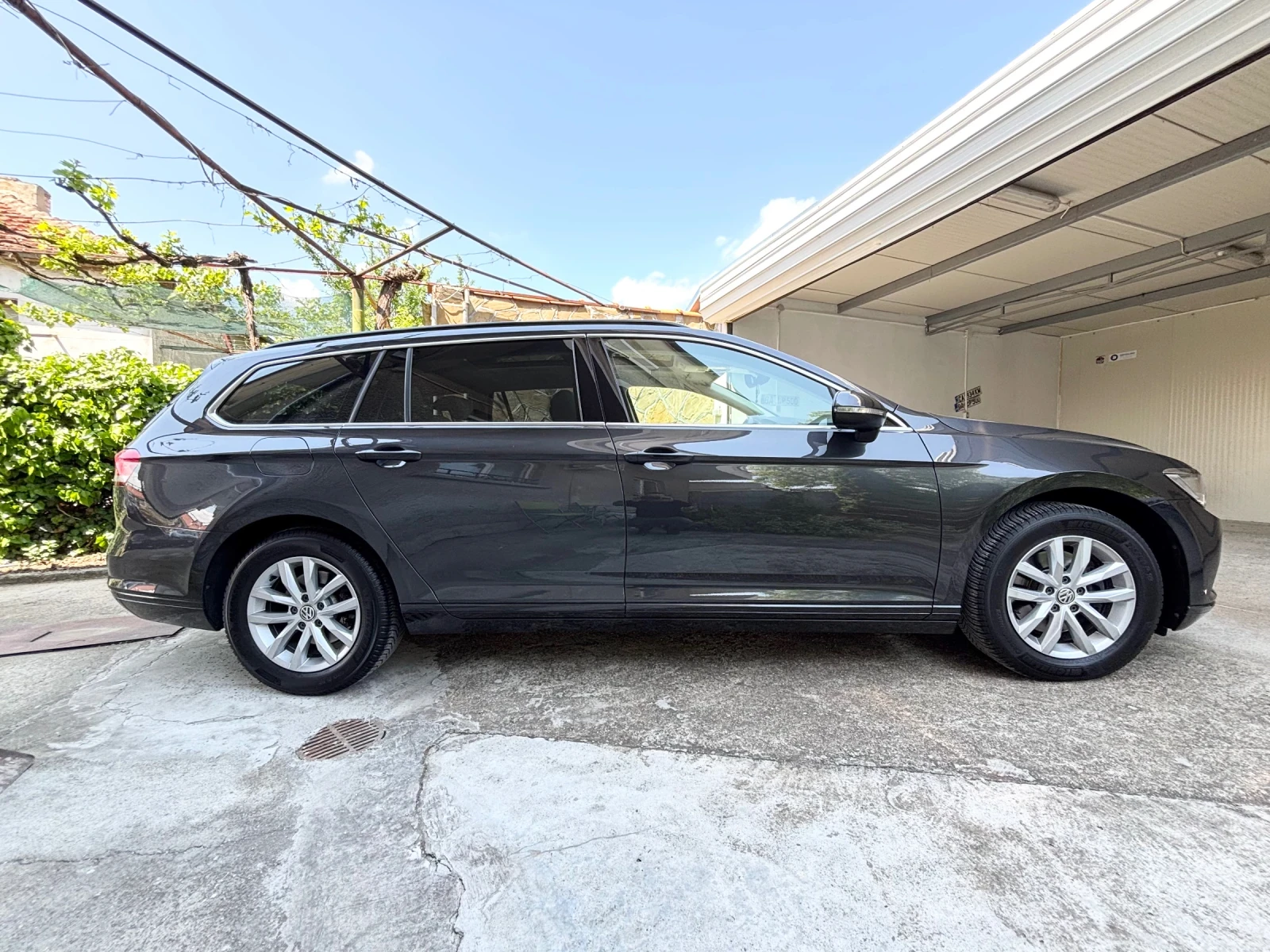 VW Passat CL TDI FSH DSG 7 PANORAMA ACC LED N1 DAS WELTAUTO, снимка 7 - Автомобили и джипове - 54514991