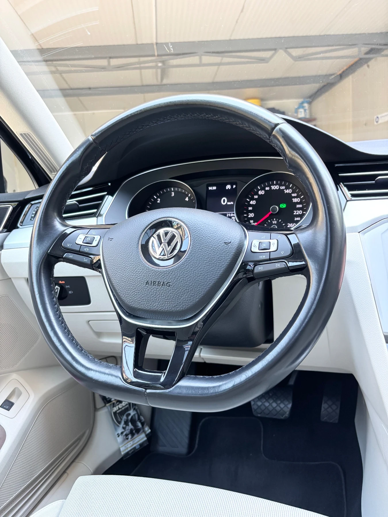 VW Passat CL TDI FSH DSG 7 PANORAMA ACC LED N1 DAS WELTAUTO, снимка 12 - Автомобили и джипове - 54514991