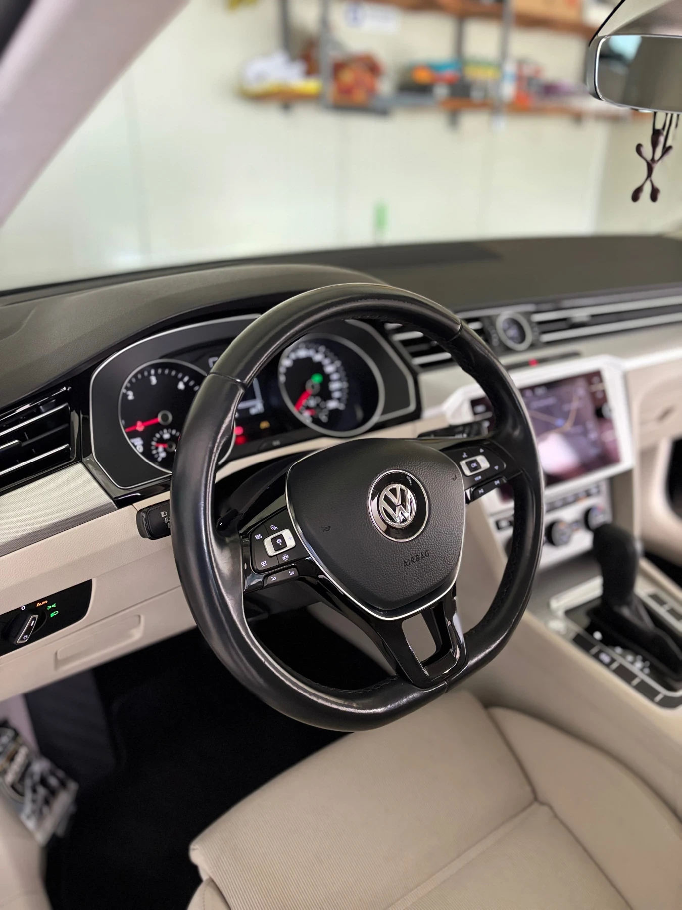 VW Passat CL TDI FSH DSG 7 PANORAMA ACC LED N1 ТОП Състояние, снимка 12 - Автомобили и джипове - 54514991