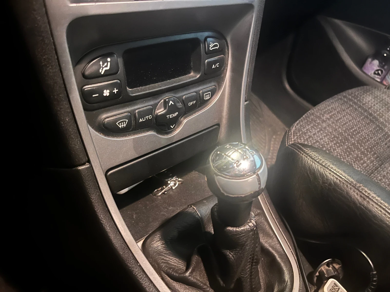 Peugeot 307 2.0 HDI, снимка 16 - Автомобили и джипове - 54526559