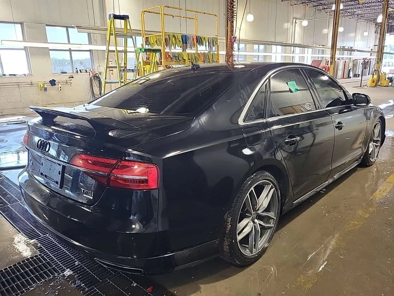 Audi A8  4.0T  CARFAX | DISTRONIC | 360 | HEAD-UP | MASSAG, снимка 3 - Автомобили и джипове - 55102017