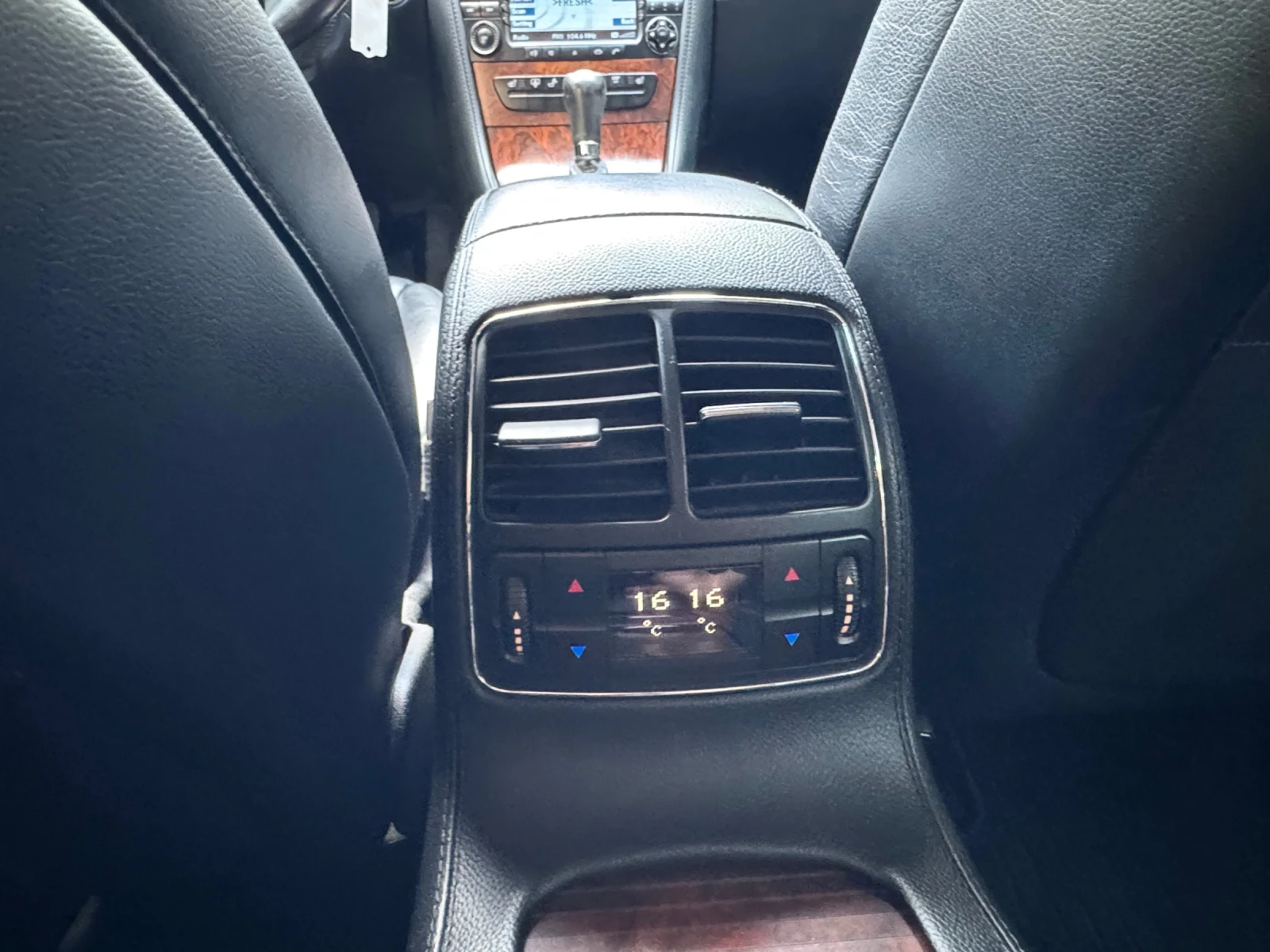 Mercedes-Benz CLS 500 5.0 Бензин, снимка 10 - Автомобили и джипове - 55720520