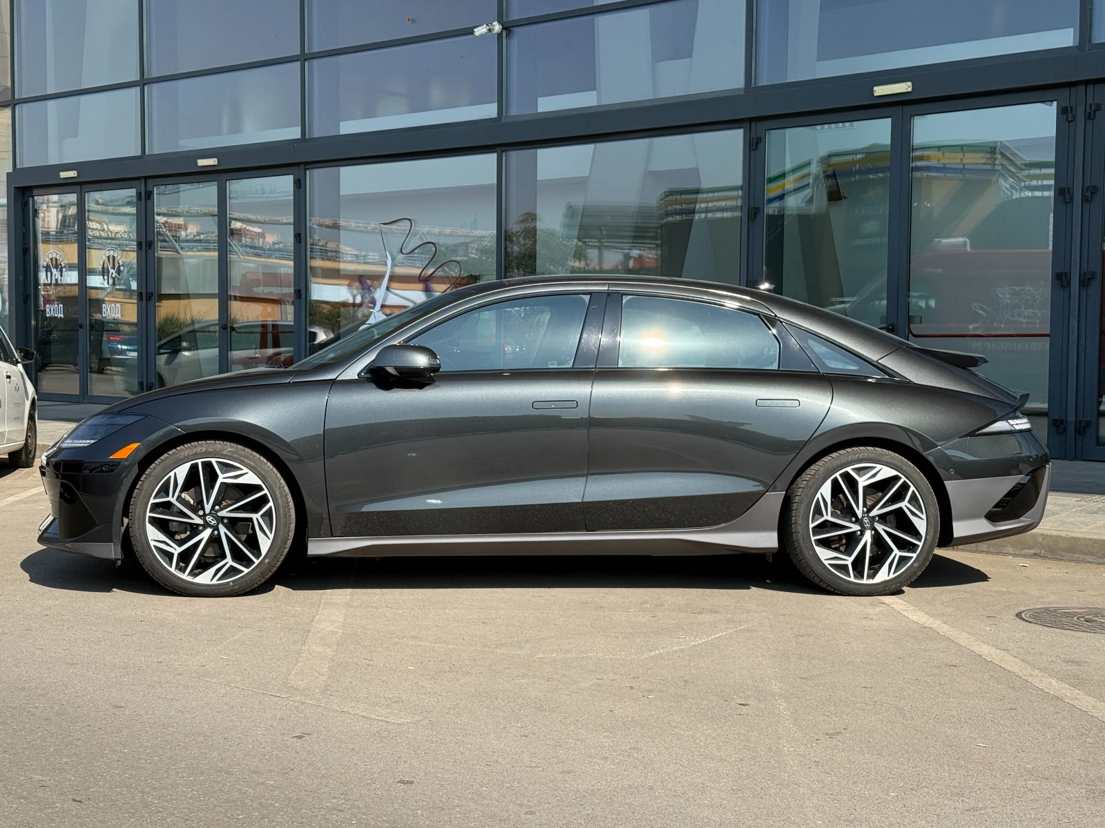 Hyundai Ioniq 6 77.4kWh 325к.с. Ultimate 4x4 Всички Екстри!!!, снимка 2 - Автомобили и джипове - 56211550