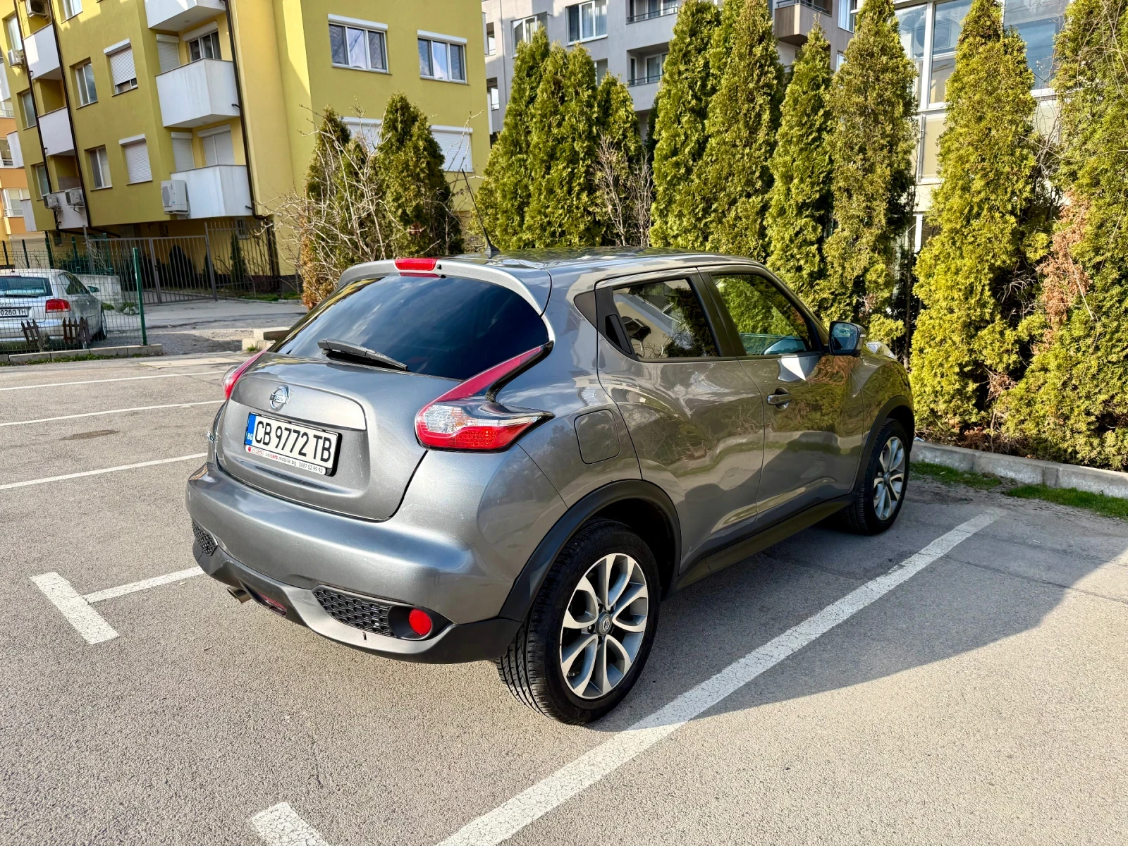 Nissan Juke Tekna 1.6 DIG-T (190кс), снимка 3 - Автомобили и джипове - 53768131