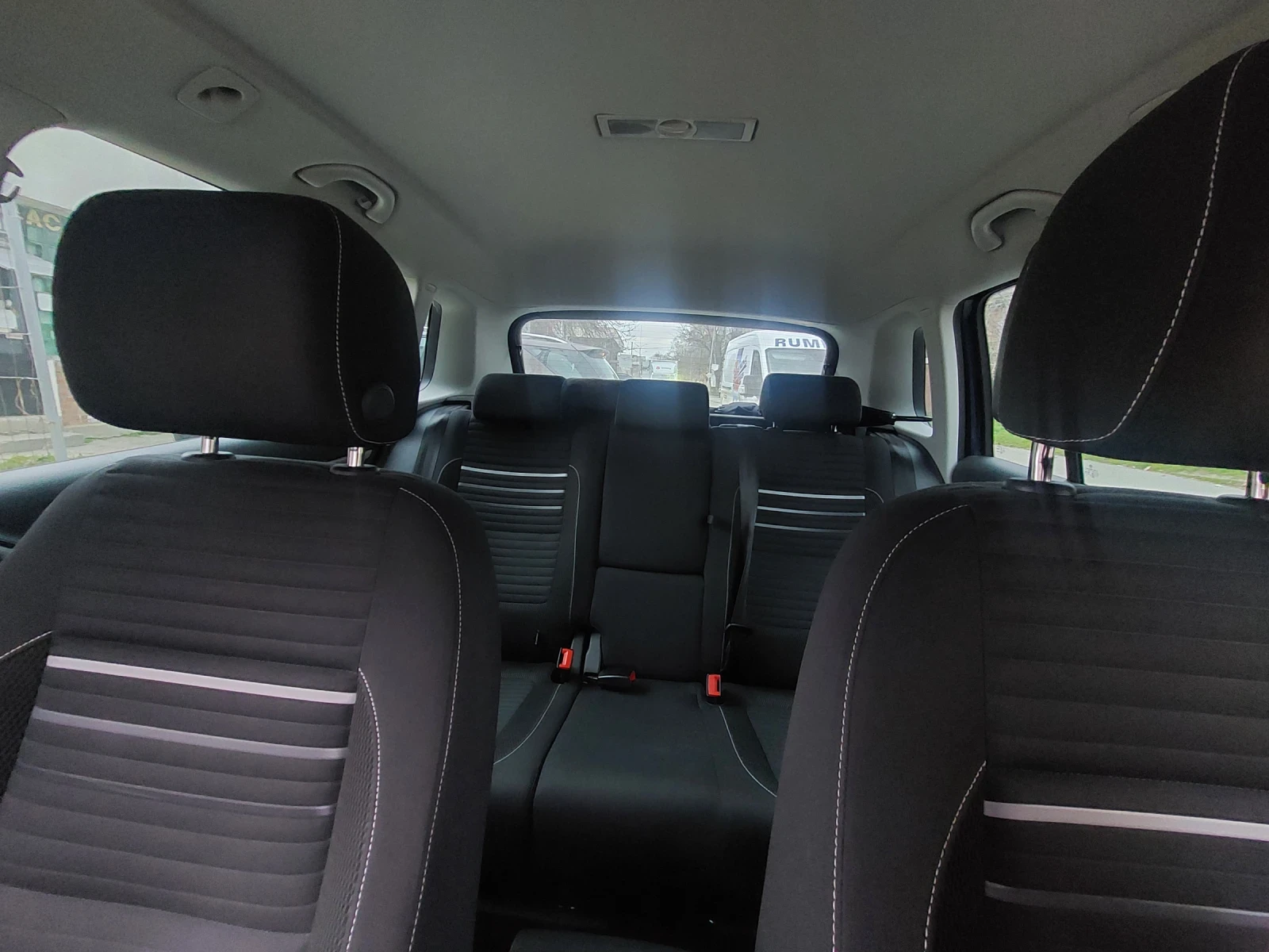 VW Tiguan  CUP/2.0 TDI/184к.с/4x4/AVTOMAT/19ц. НОВИ ГУМИ, снимка 11 - Автомобили и джипове - 54126406