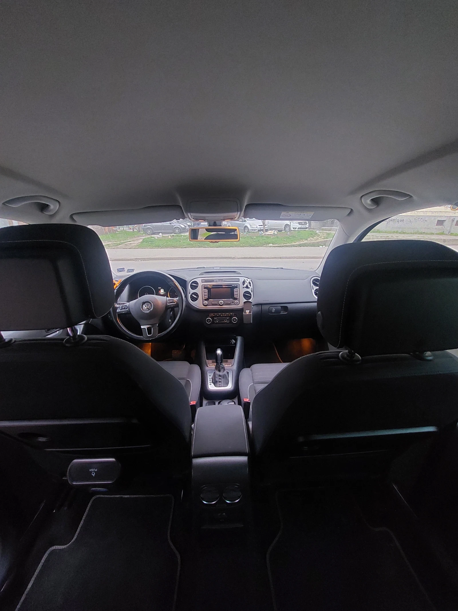 VW Tiguan  CUP/2.0 TDI/184к.с/4x4/AVTOMAT/19ц. НОВИ ГУМИ, снимка 9 - Автомобили и джипове - 54126406