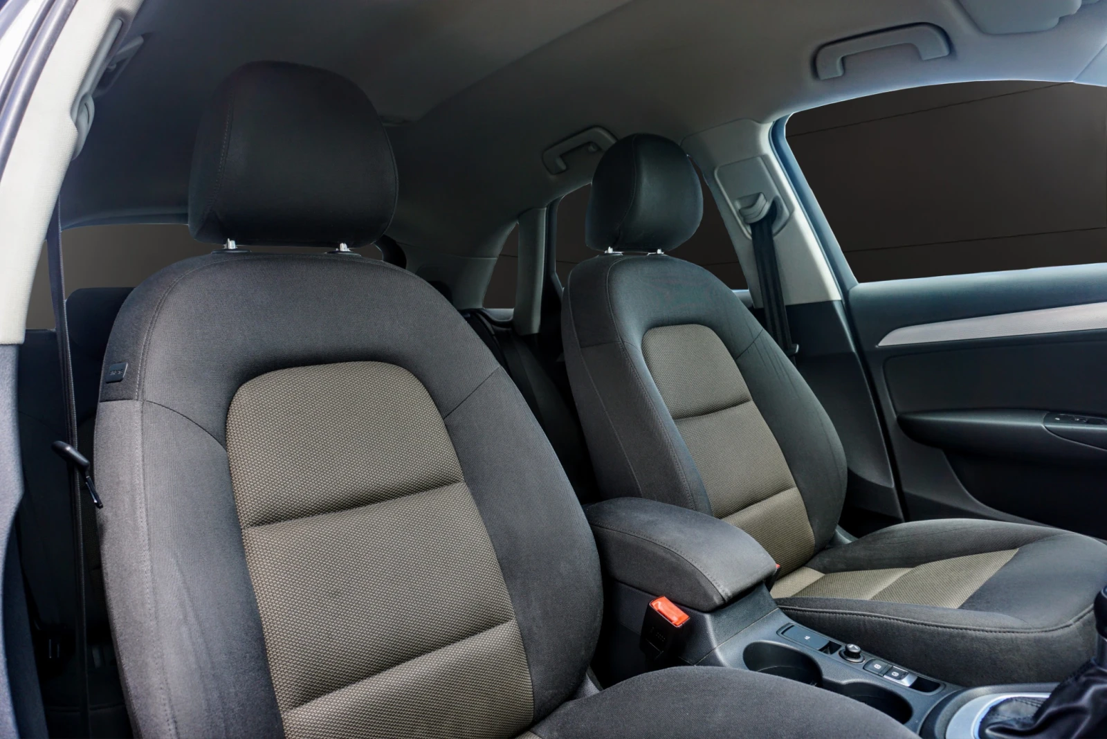 Audi Q3 2.0TDI QUATTRO S-TRONIC, снимка 11 - Автомобили и джипове - 54311565