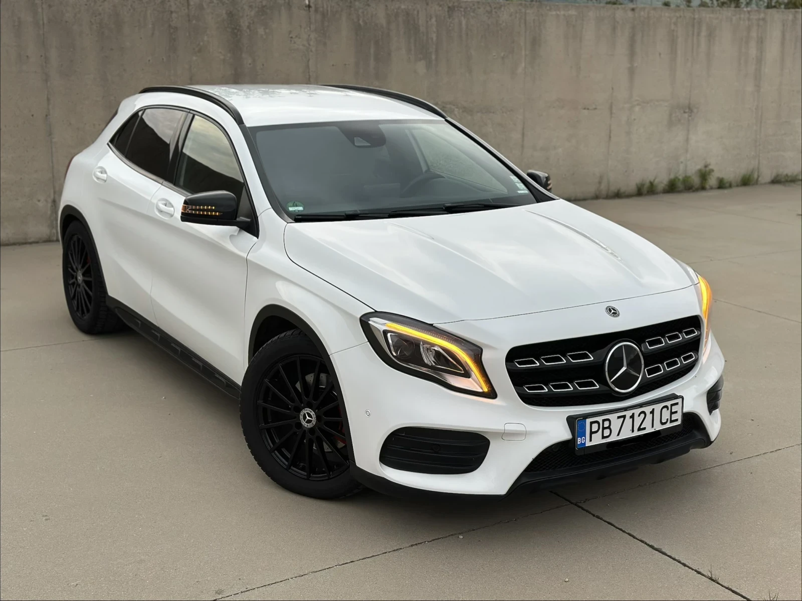 Mercedes-Benz GLA 220 CDI* NAVI* LED* DYNAMIC SELE, снимка 2 - Автомобили и джипове - 54372272