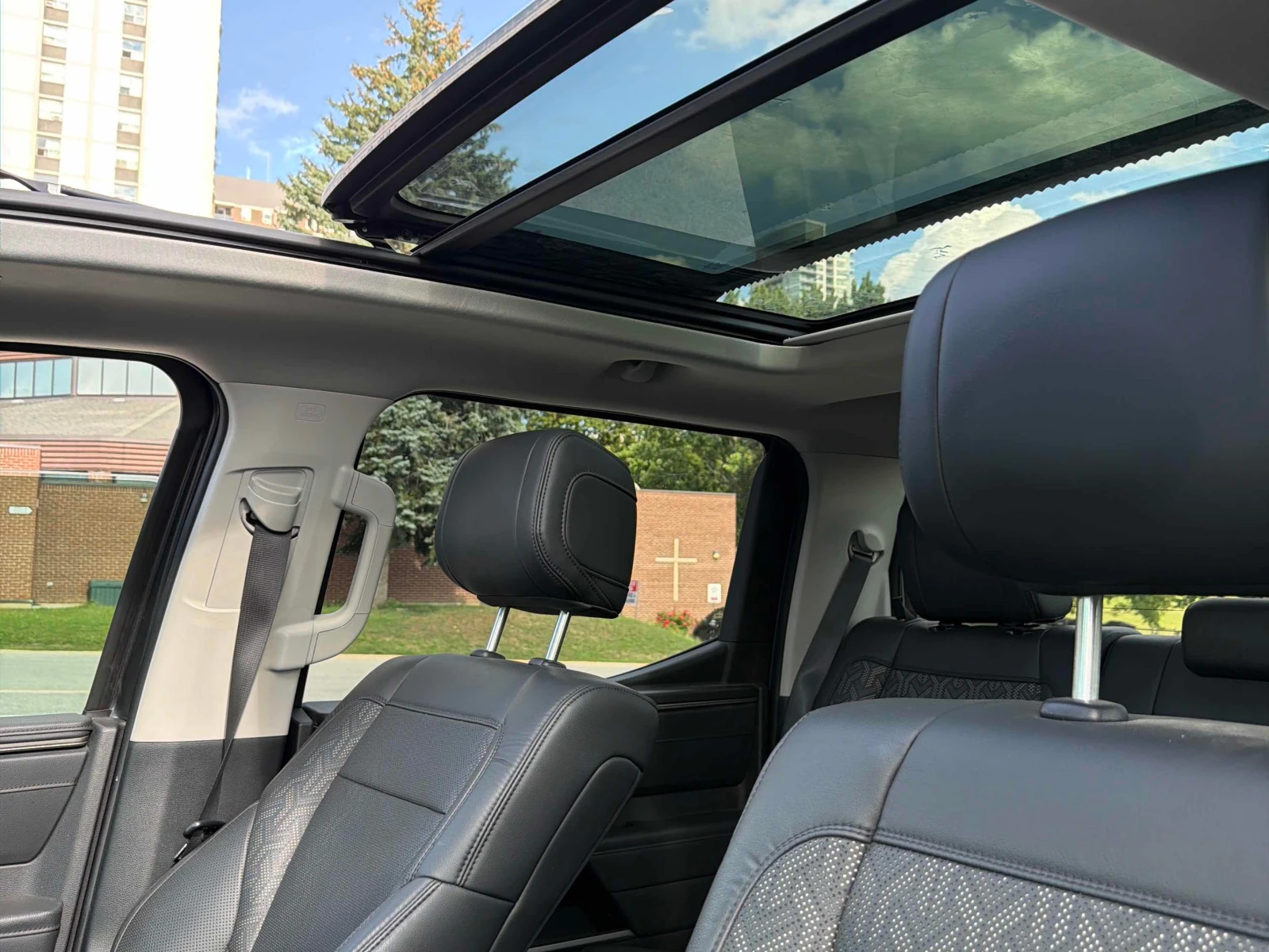 Toyota Tundra * Limited Hybrid * CARFAX * ОПЦИЯ ЗА ФИНАНСИРАНЕ, снимка 10 - Автомобили и джипове - 56056862