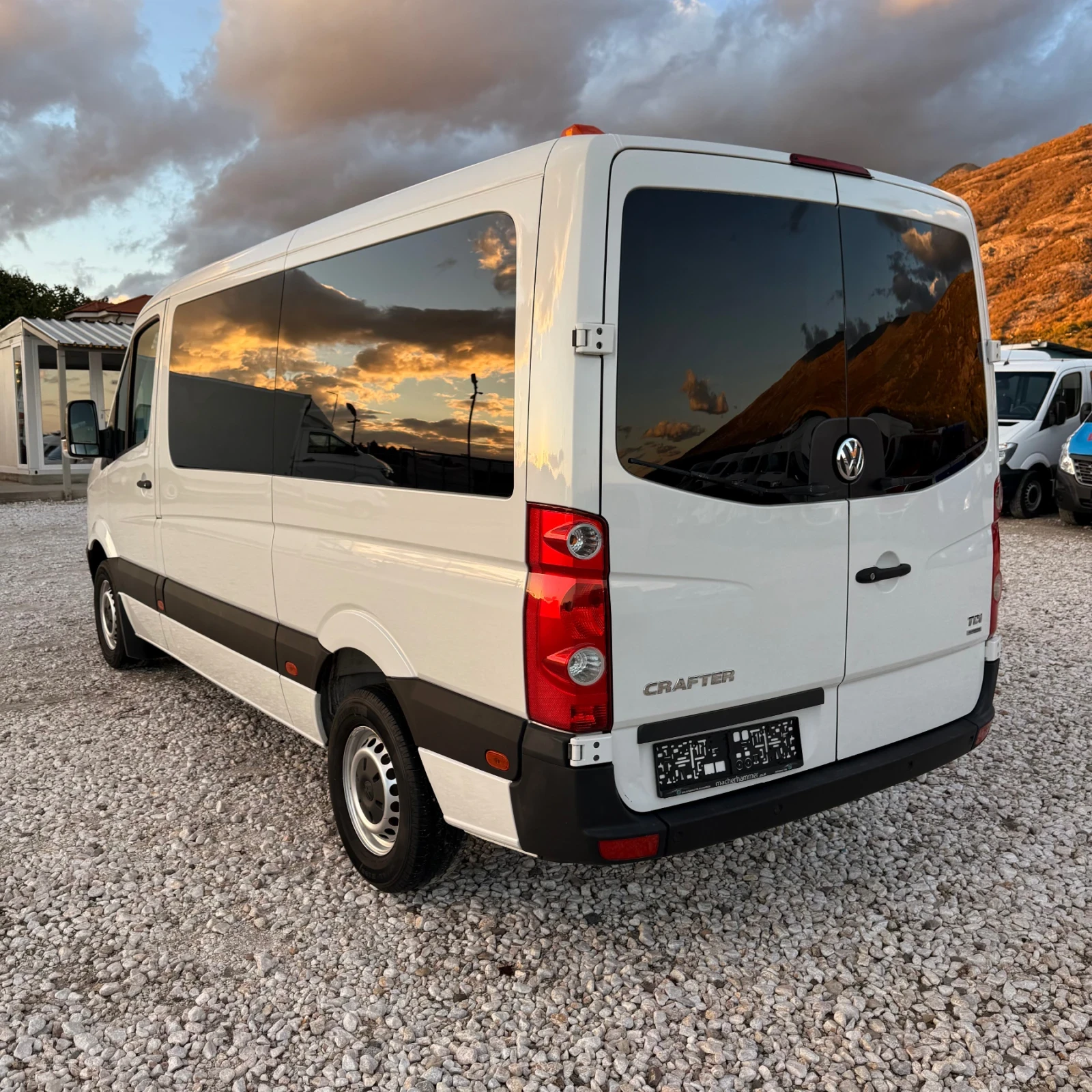 VW Crafter 9-Местен-Клима-2.0TDi-Евро6 - изображение 5