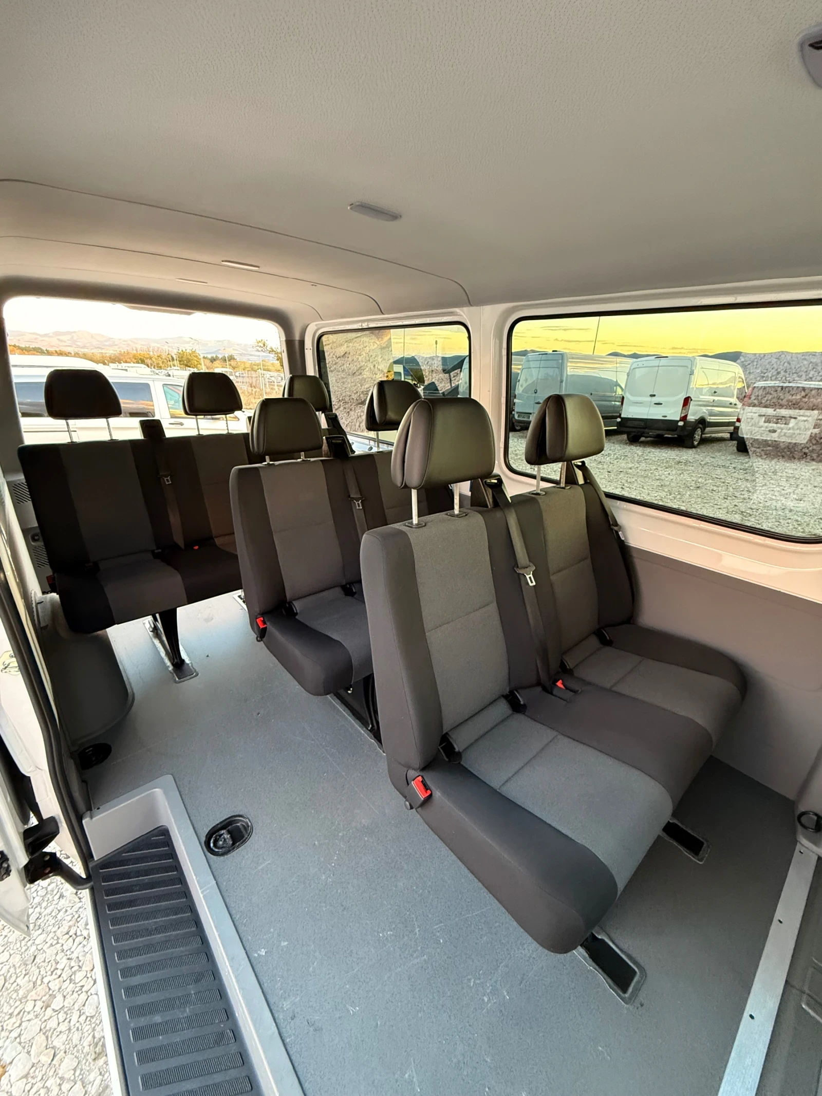 VW Crafter 9-Местен-Клима-2.0TDi-Евро6 - изображение 10
