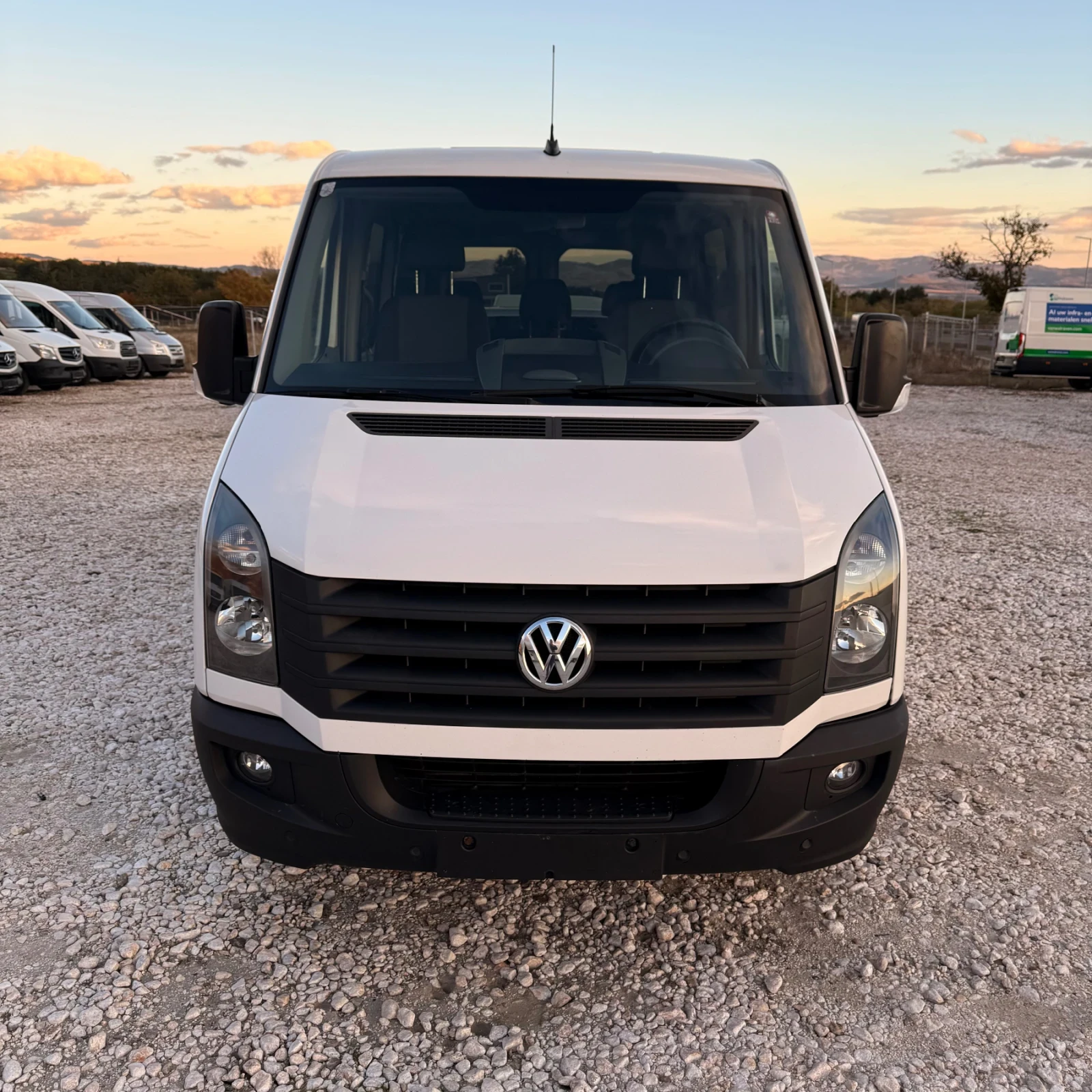 VW Crafter 9-Местен-Клима-2.0TDi-Евро6 - изображение 3