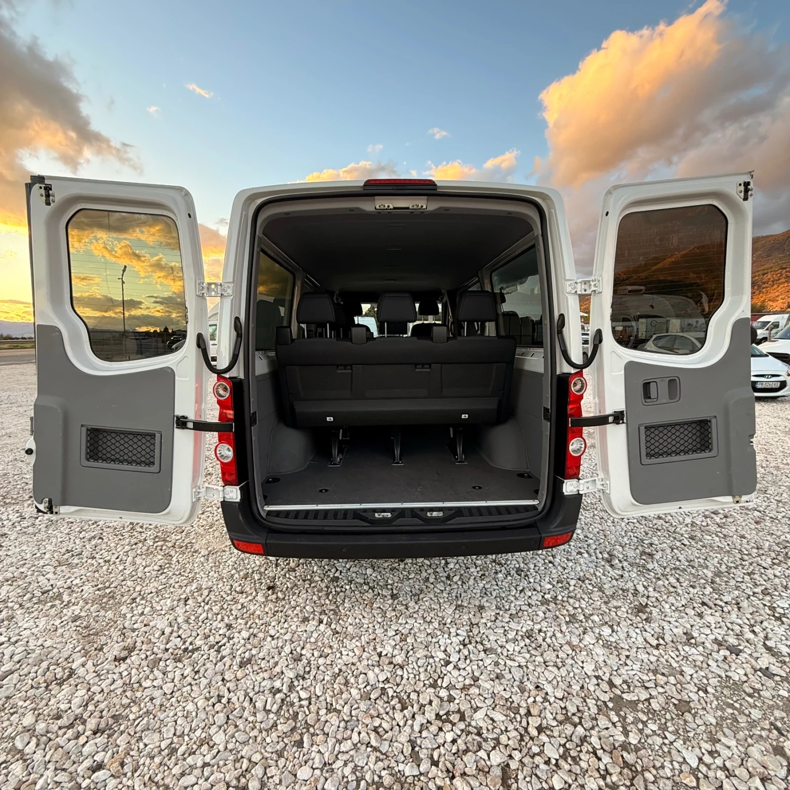 VW Crafter 9-Местен-Клима-2.0TDi-Евро6 - изображение 8