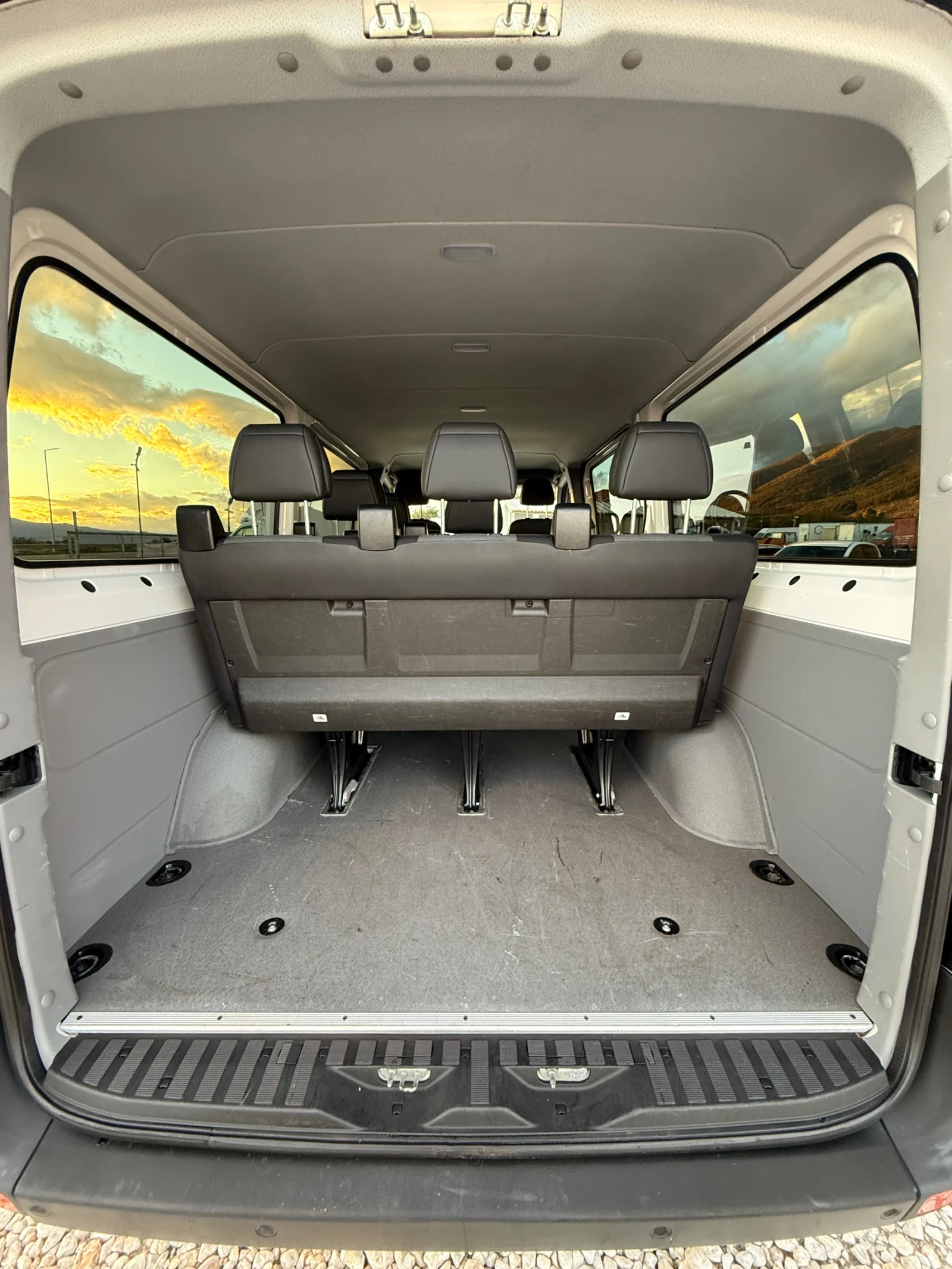 VW Crafter 9-Местен-Клима-2.0TDi-Евро6 - изображение 9