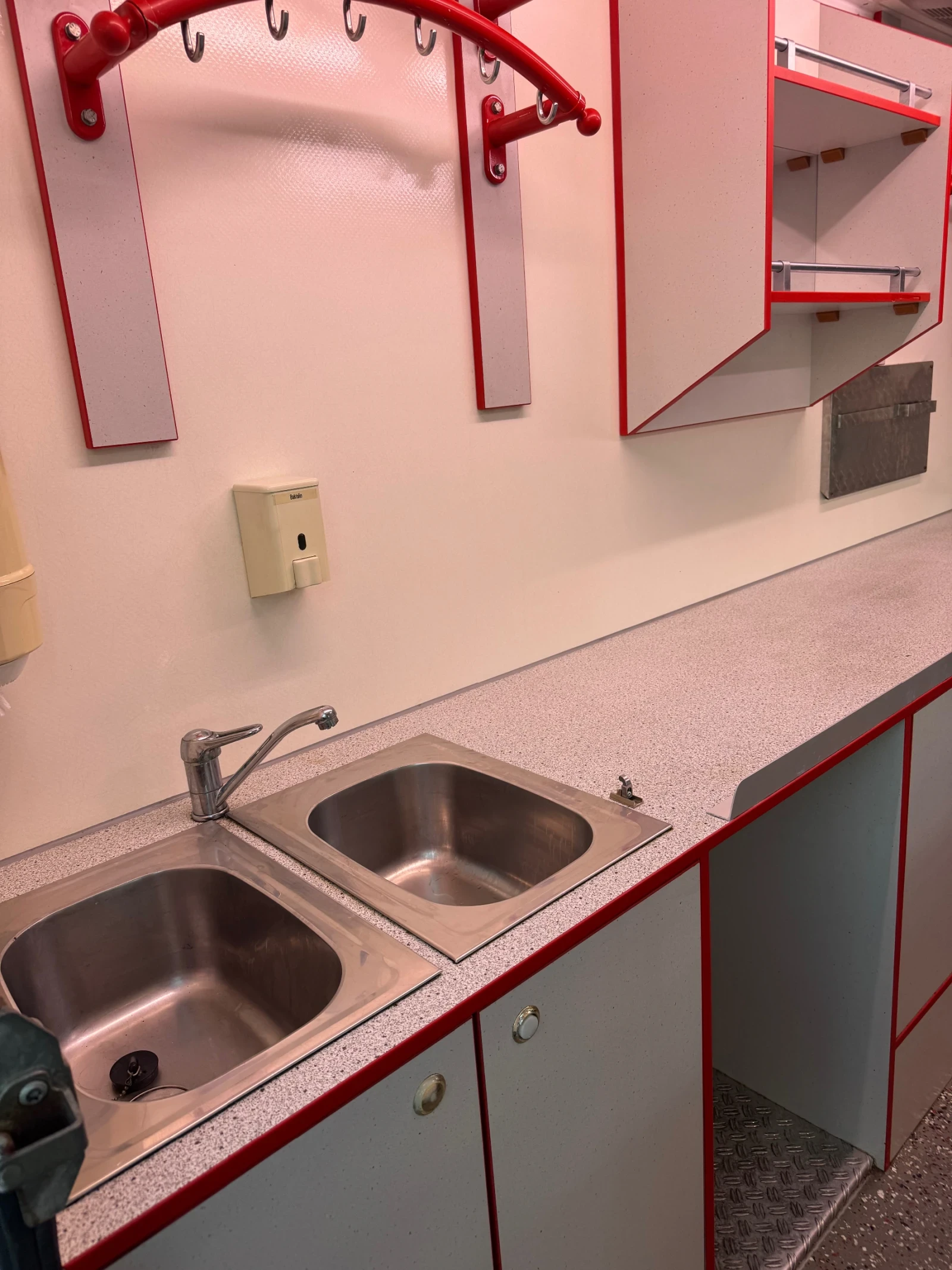 Mercedes-Benz Sprinter 413, снимка 12 - Бусове и автобуси - 53743658